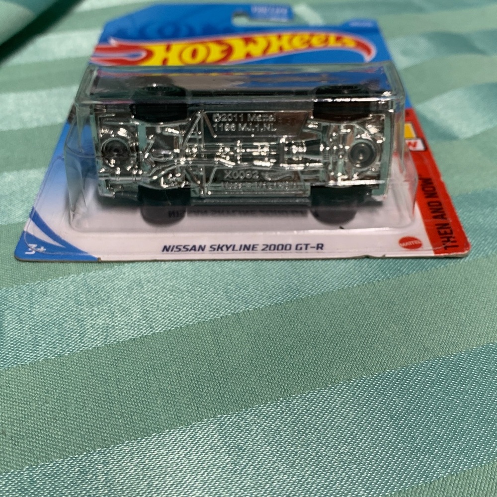 Nissan Skyline 2000 GT-R Then and Now Hot Wheels - Picture 4 of 8